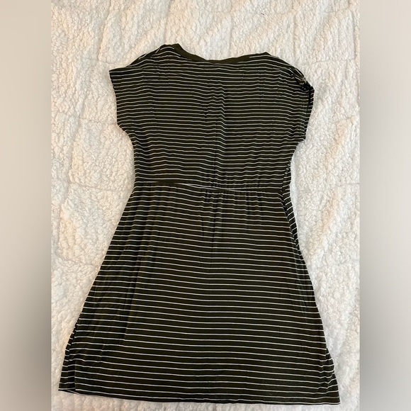 Francesca’s striped tie-waist dress NWT - Picture 3 of 4